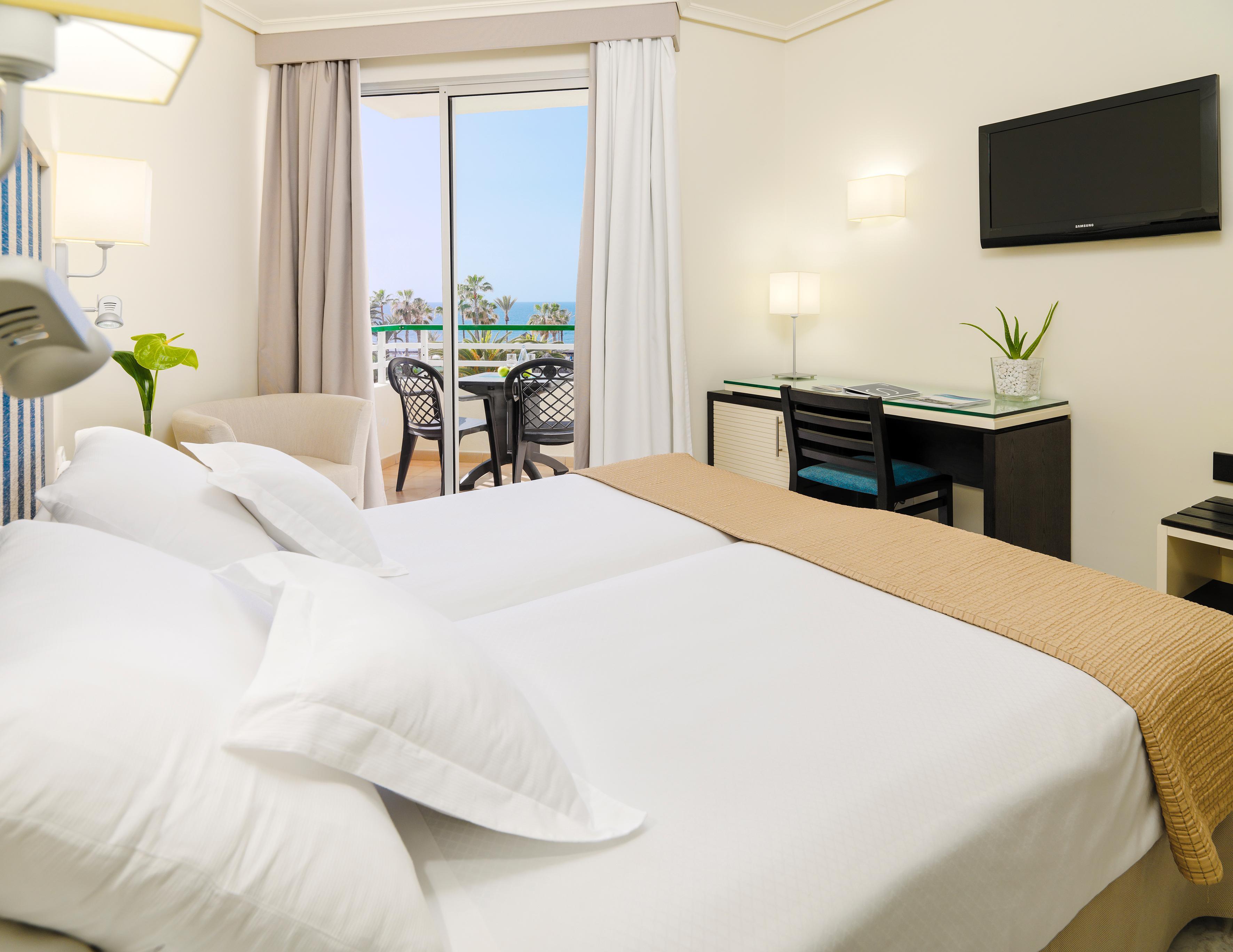 H10 Las Palmeras Playa de las Americas  Room photo